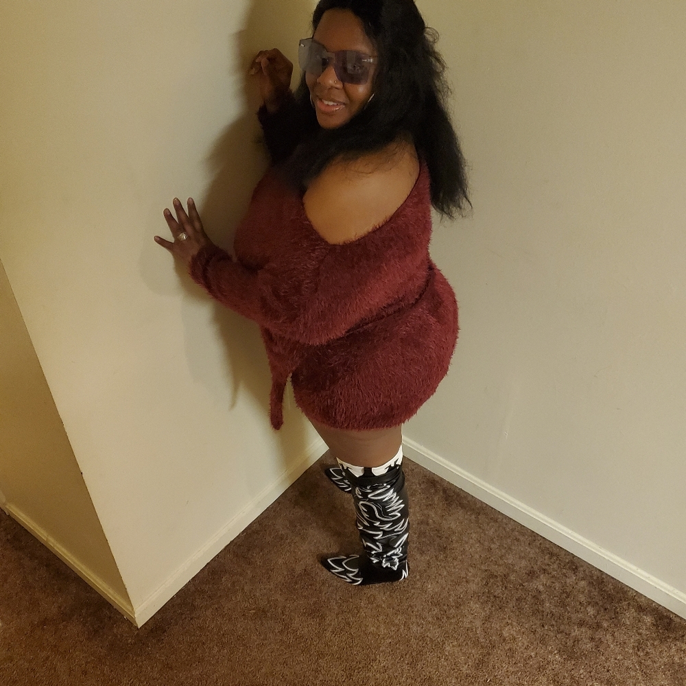Fashion Nova Curve Fuzzy Burgundy Set size 2X
